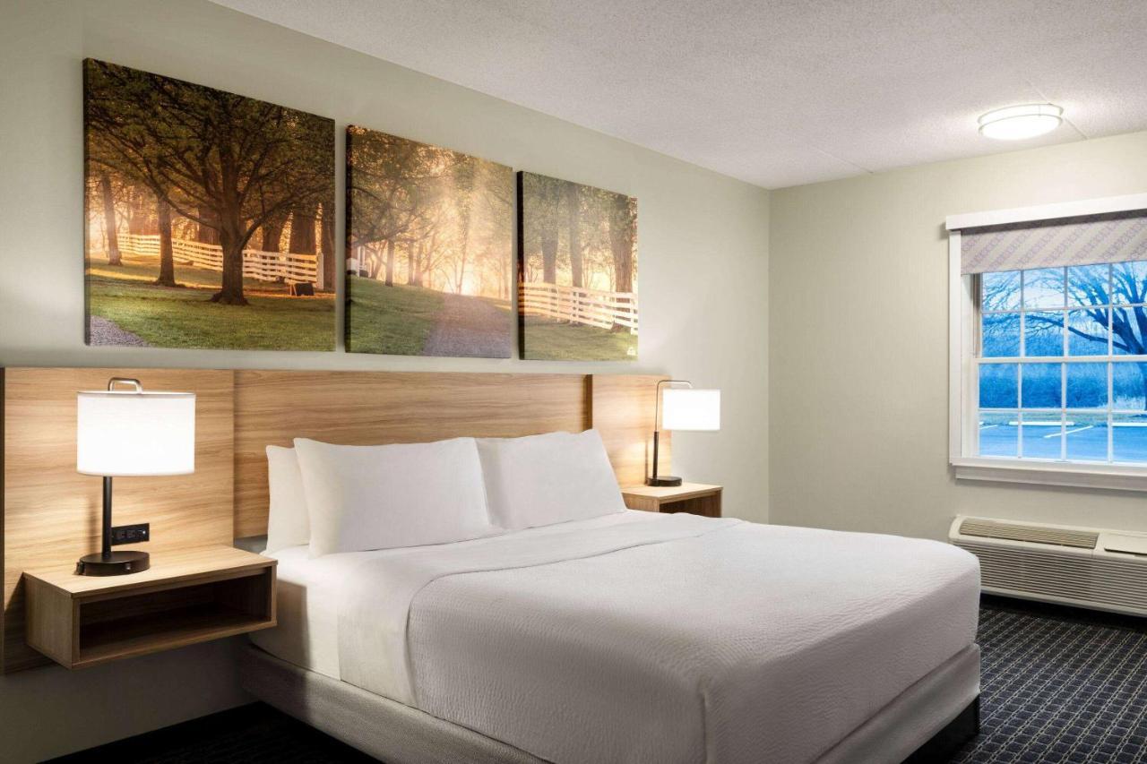 Days Inn & Suites By Wyndham Lancaster Amish Country Mountville Экстерьер фото