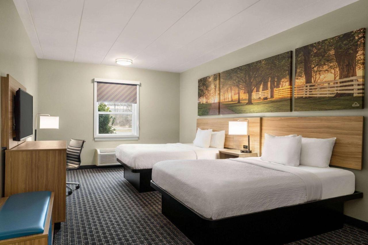 Days Inn & Suites By Wyndham Lancaster Amish Country Mountville Экстерьер фото