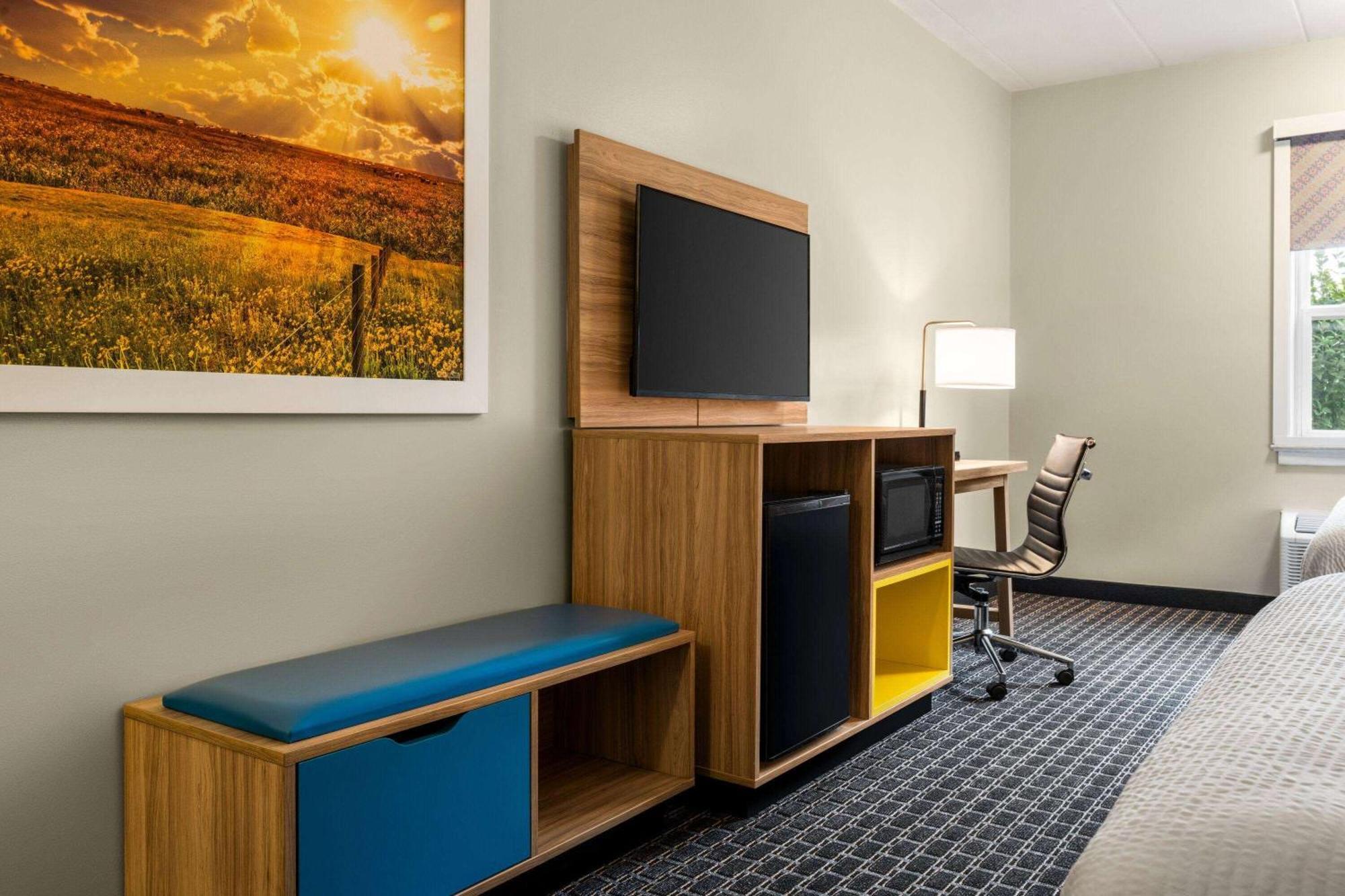Days Inn & Suites By Wyndham Lancaster Amish Country Mountville Экстерьер фото