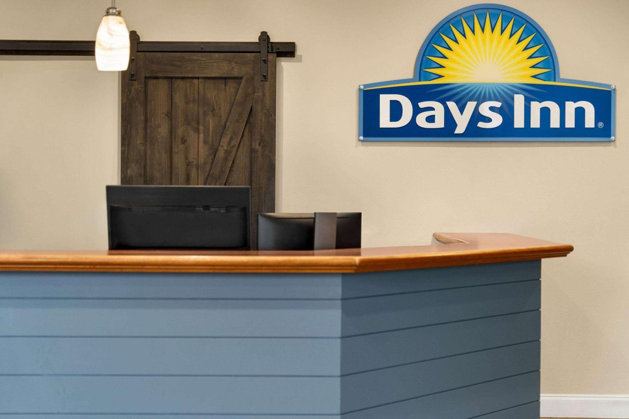 Days Inn & Suites By Wyndham Lancaster Amish Country Mountville Экстерьер фото