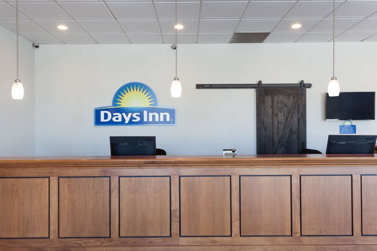 Days Inn & Suites By Wyndham Lancaster Amish Country Mountville Экстерьер фото